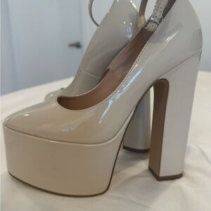 Steve Madden Cream Platform Pumps